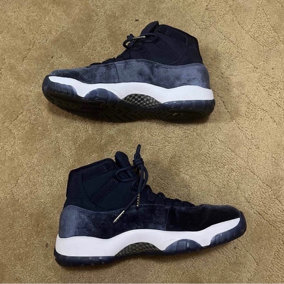 Air Jordan 11 - Picture 2 of 5